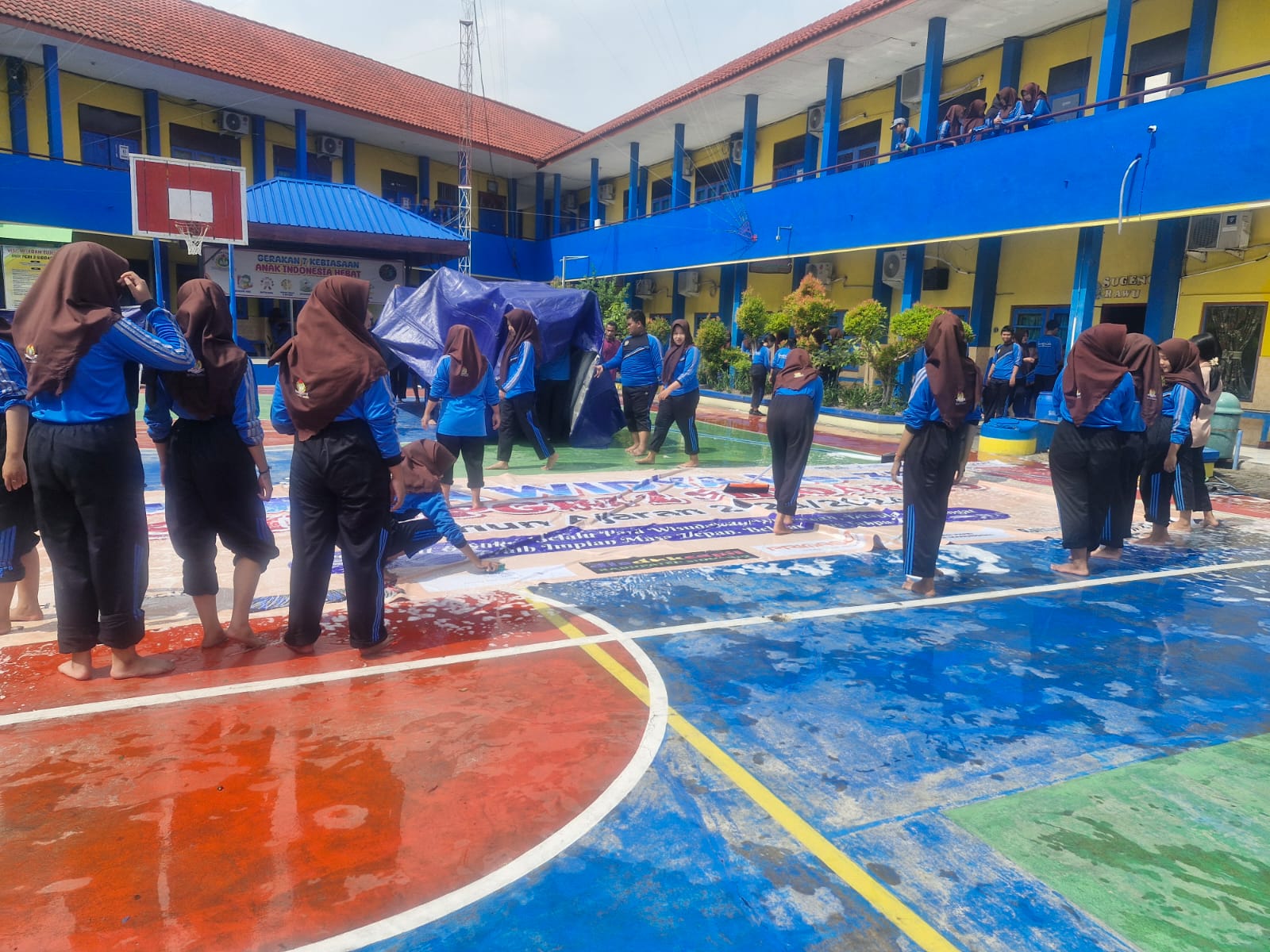 Bersih-Bersih Sekolah